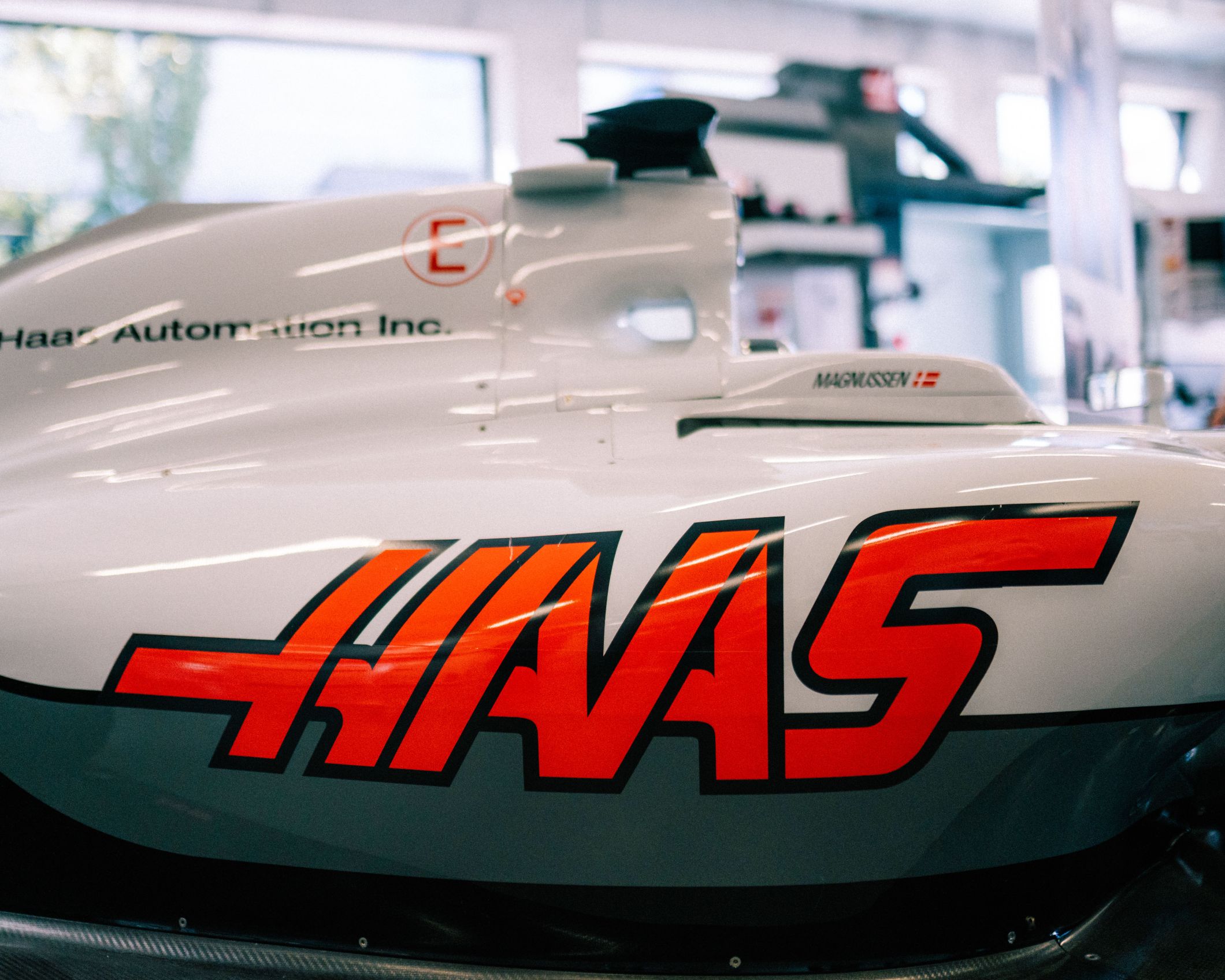 URMA machines HAAS F1 car logo