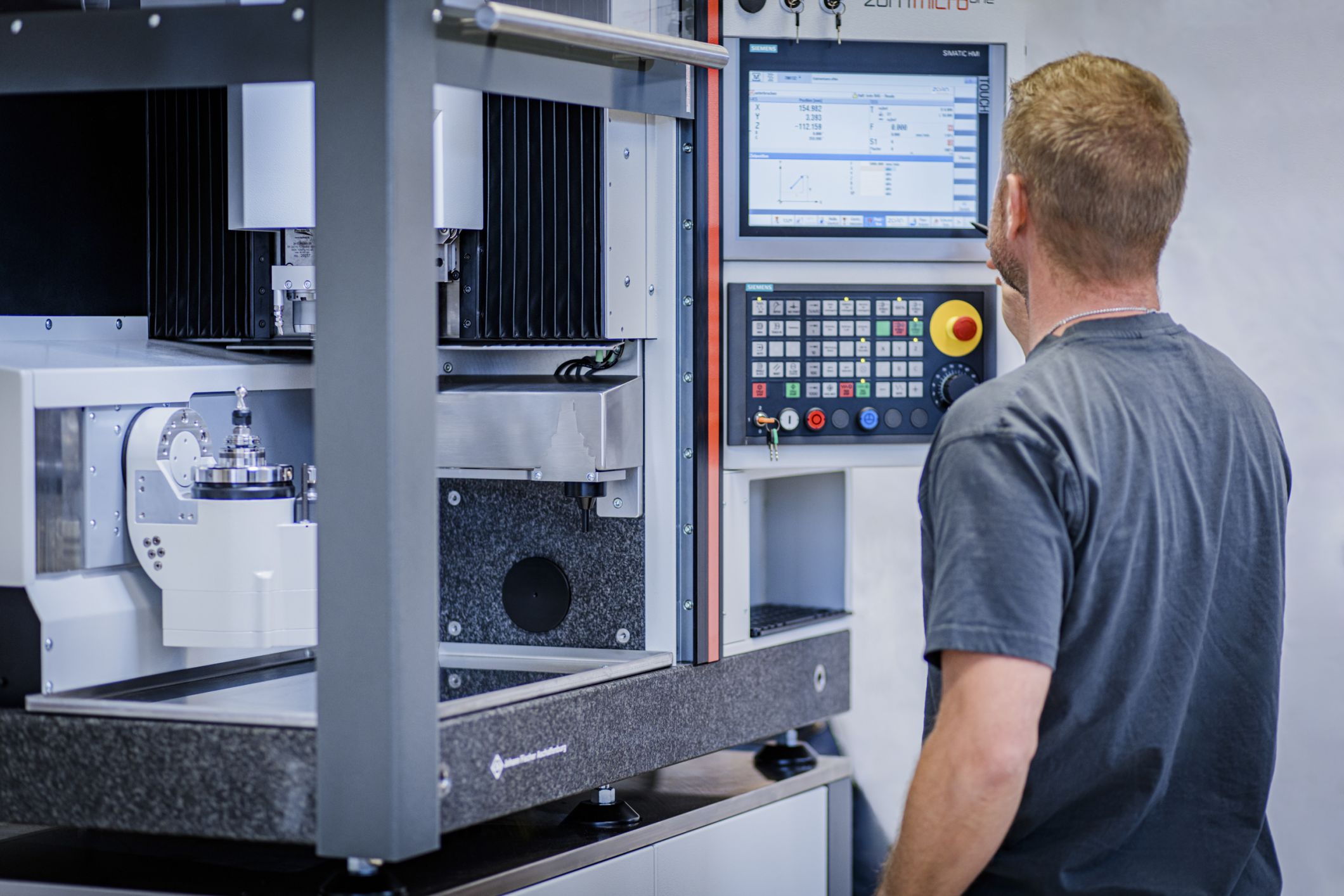 URMA-CNC-Bearbeitungszenter-Zorn-Mikrozerspanung-MicroOne